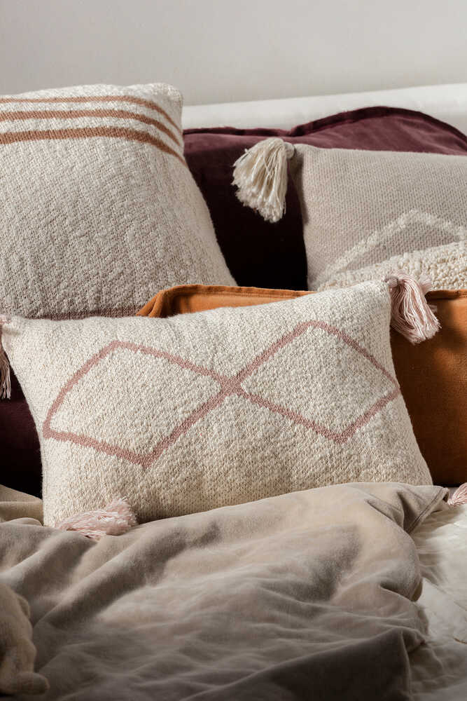 KNITTED CUSHION LITTLE OASIS NATURAL - PALE PINK - Image 5