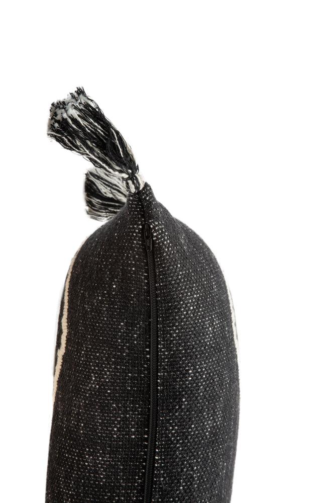 KNITTED CUSHION OASIS BLACK - Image 6