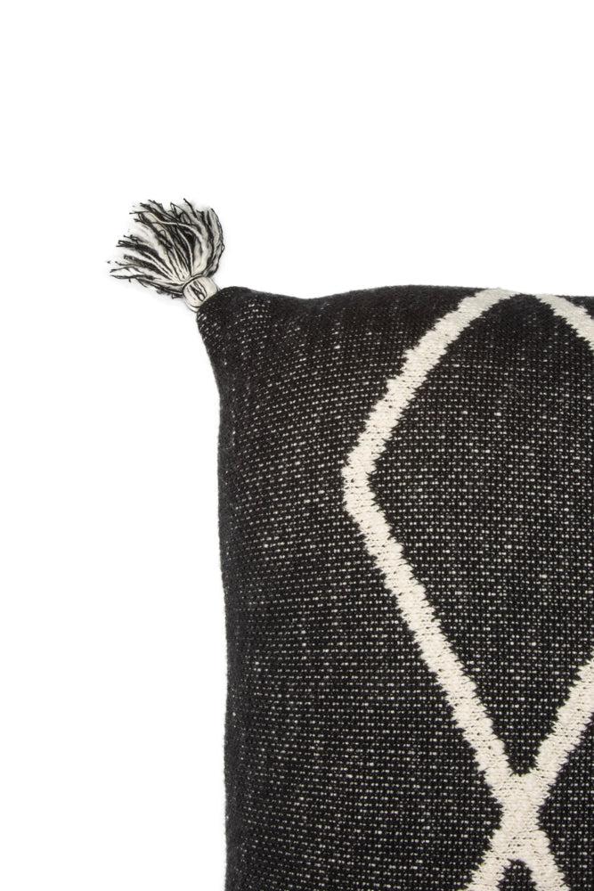KNITTED CUSHION OASIS BLACK - Image 7