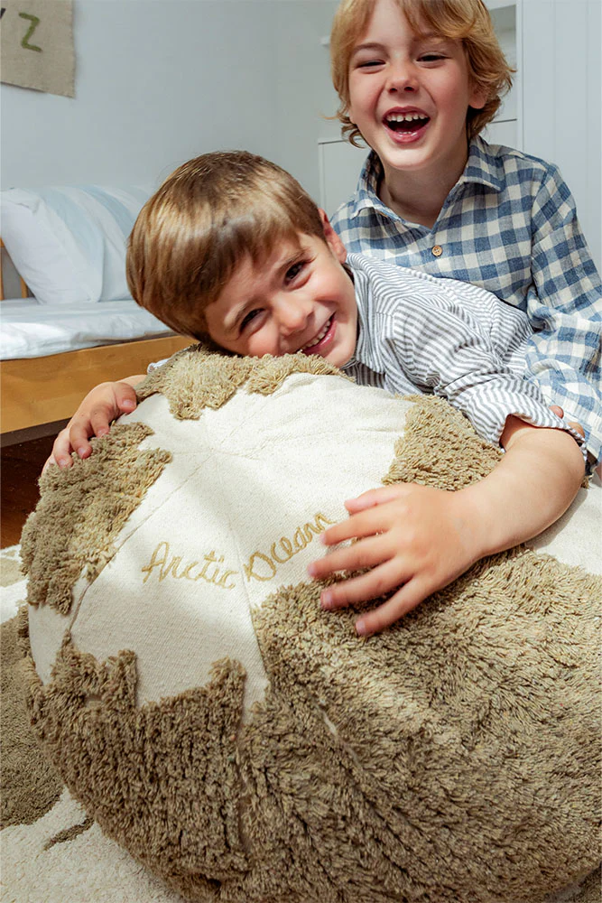 Pouf World Map Rugcycled - Image 4