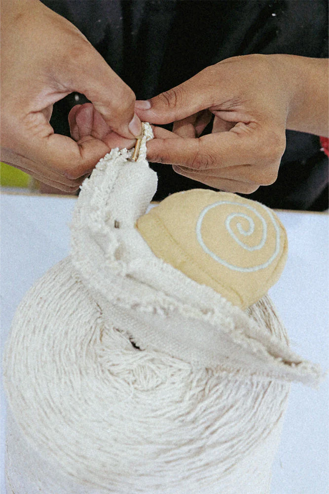 SMALL WORLD GREEN TOY SNAIL - Image 10